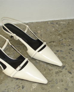 BUCKLE STRAP POINTED MULE WHITE